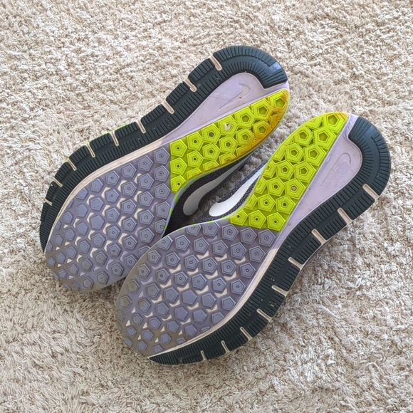 🌻50% Off Bundle Sale!! Nike Run Free sneakers - Picture 4 of 6